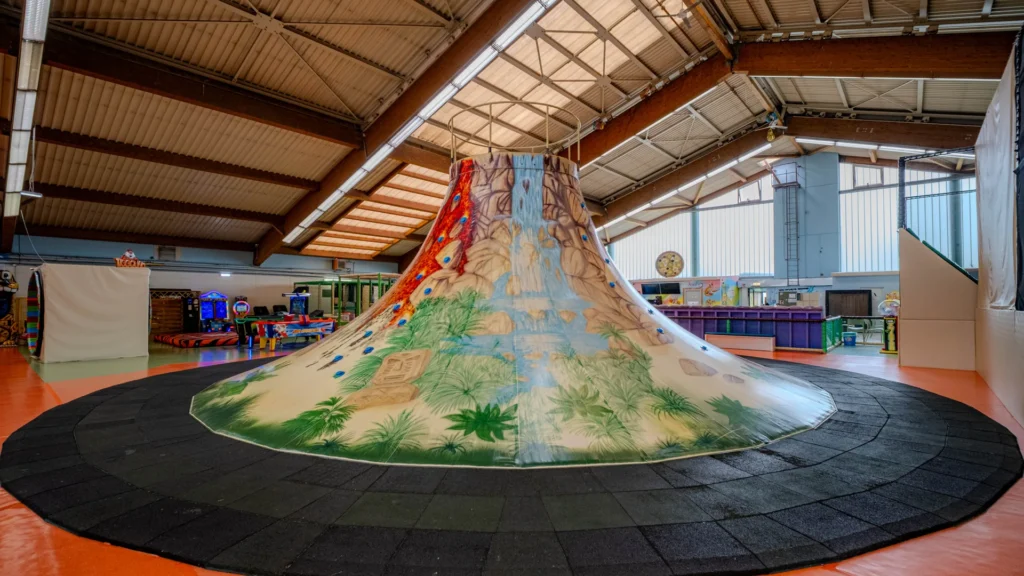 Klettervulkan im Tiggolino, Indoorspielplatz zwischen Frankfurt und Darmstadt